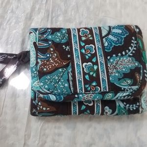 VERA BRADLEY wallet clutch purse w ID slot, zipper